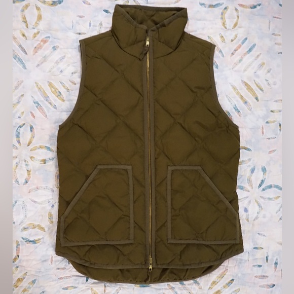 J. Crew Jackets & Blazers - J. Crew Quilted Puffer Vest in Olive Green - Size XS
